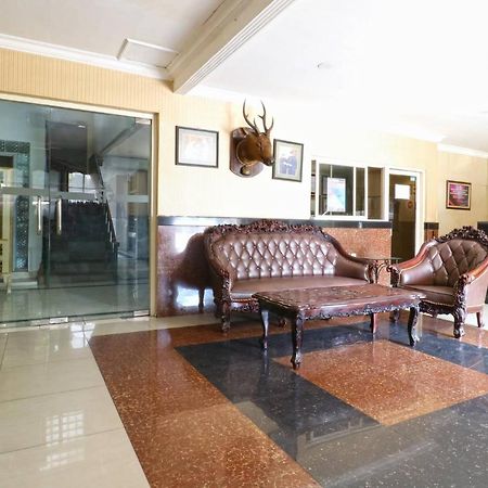 Hotel Tanjung Сурабая Экстерьер фото