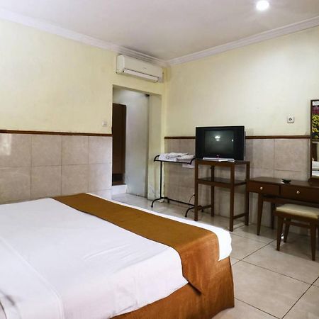 Hotel Tanjung Сурабая Экстерьер фото
