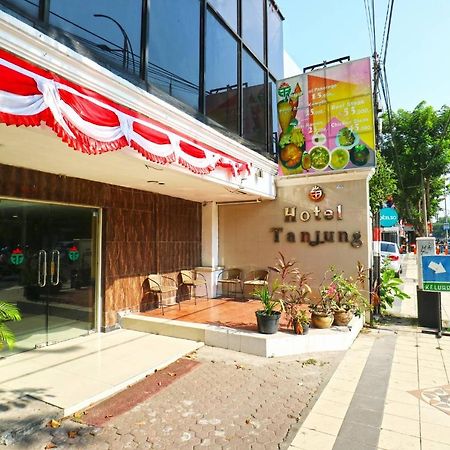 Hotel Tanjung Сурабая Экстерьер фото
