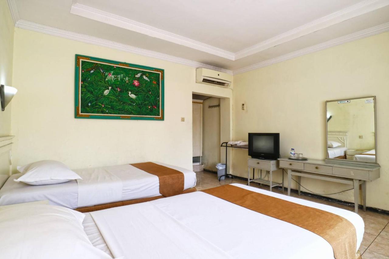 Hotel Tanjung Сурабая Экстерьер фото