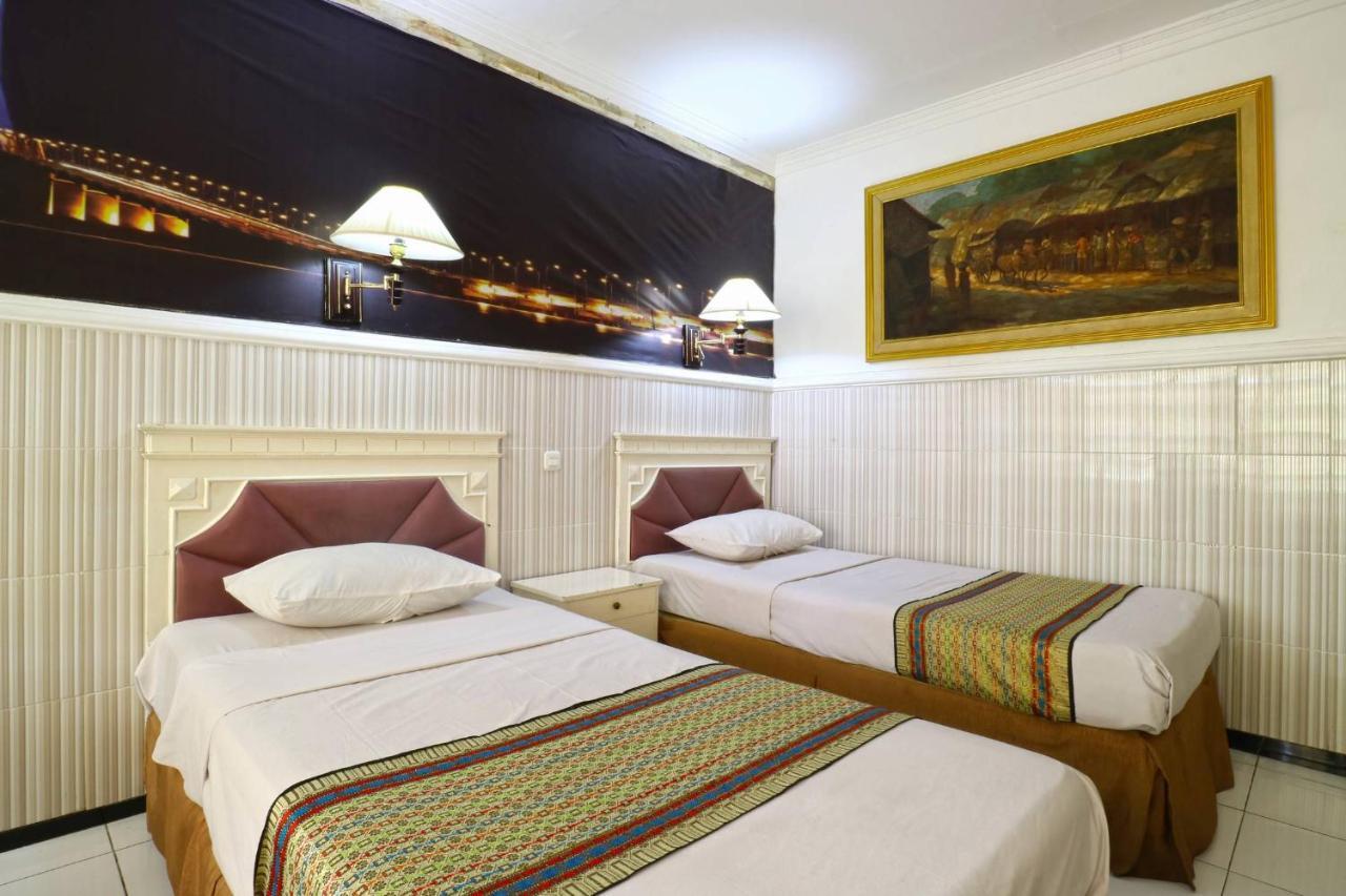 Hotel Tanjung Сурабая Экстерьер фото