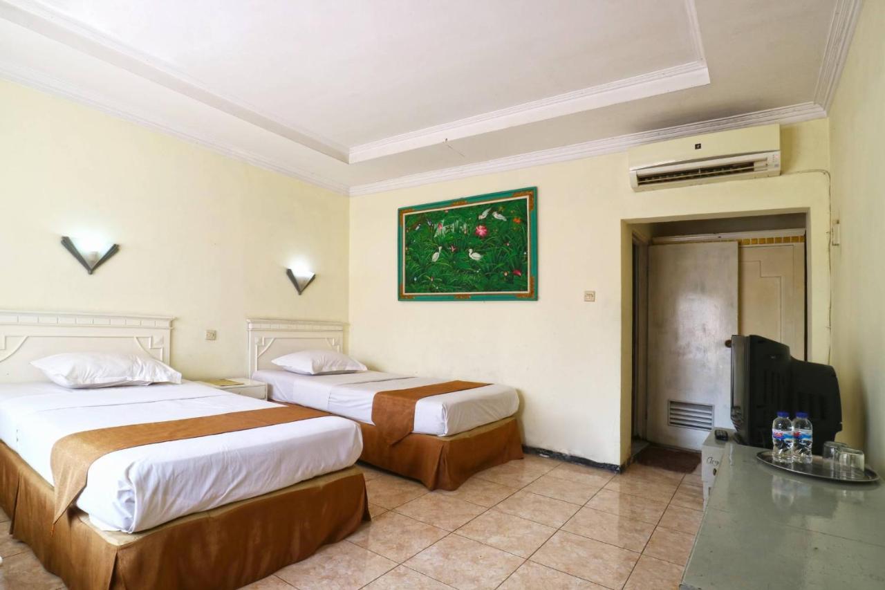 Hotel Tanjung Сурабая Экстерьер фото