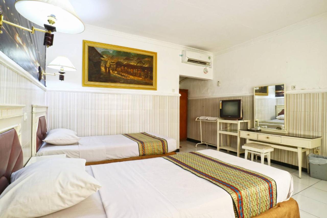Hotel Tanjung Сурабая Экстерьер фото