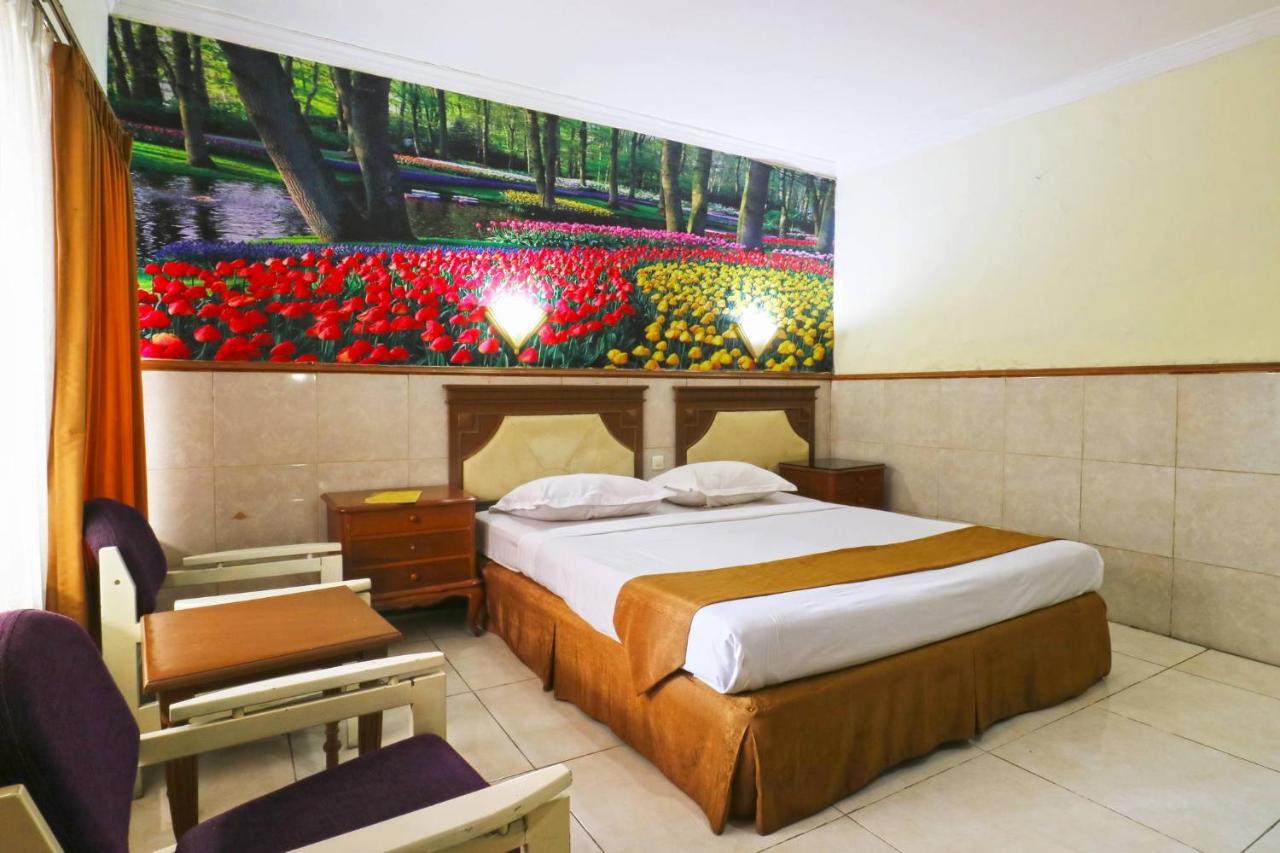 Hotel Tanjung Сурабая Экстерьер фото