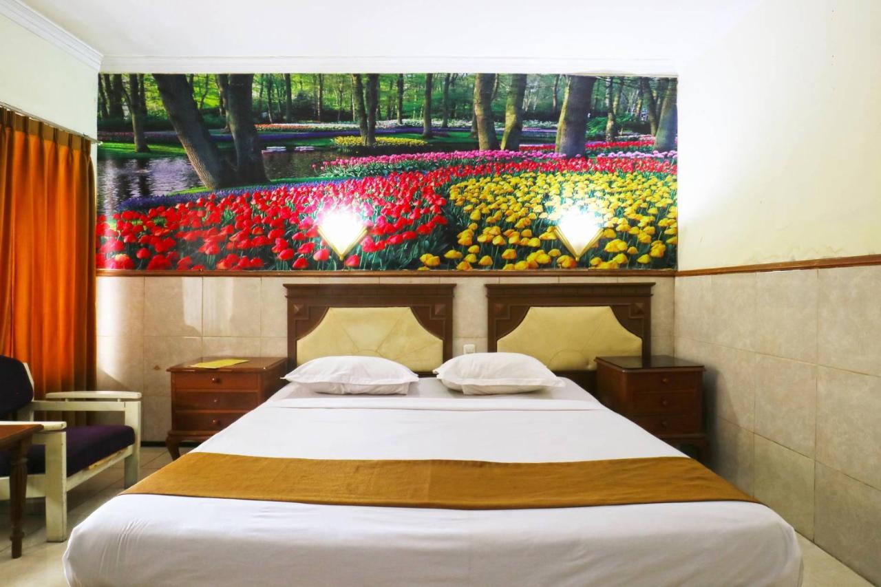 Hotel Tanjung Сурабая Экстерьер фото
