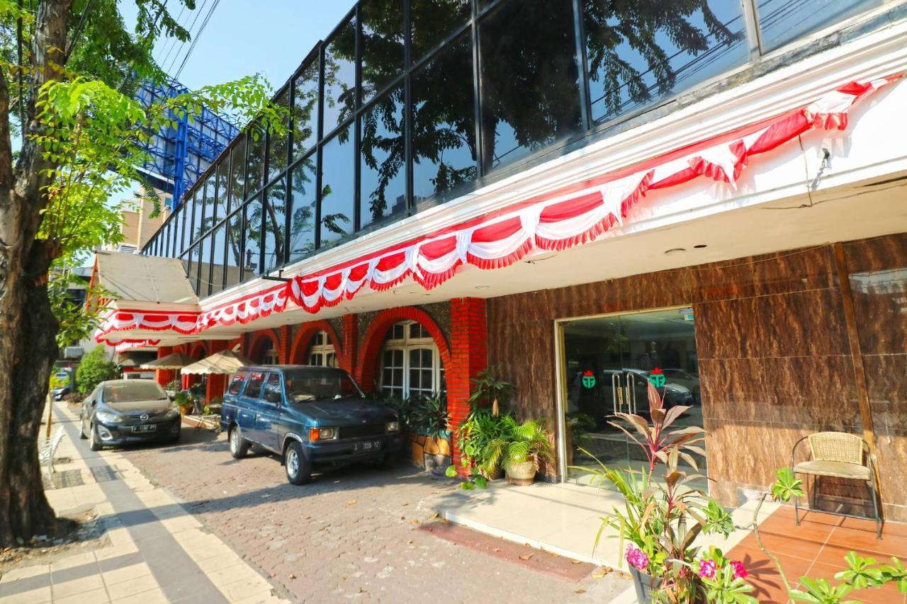 Hotel Tanjung Сурабая Экстерьер фото