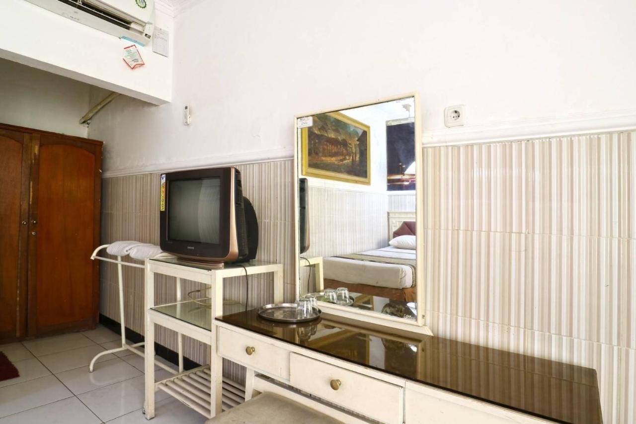Hotel Tanjung Сурабая Экстерьер фото