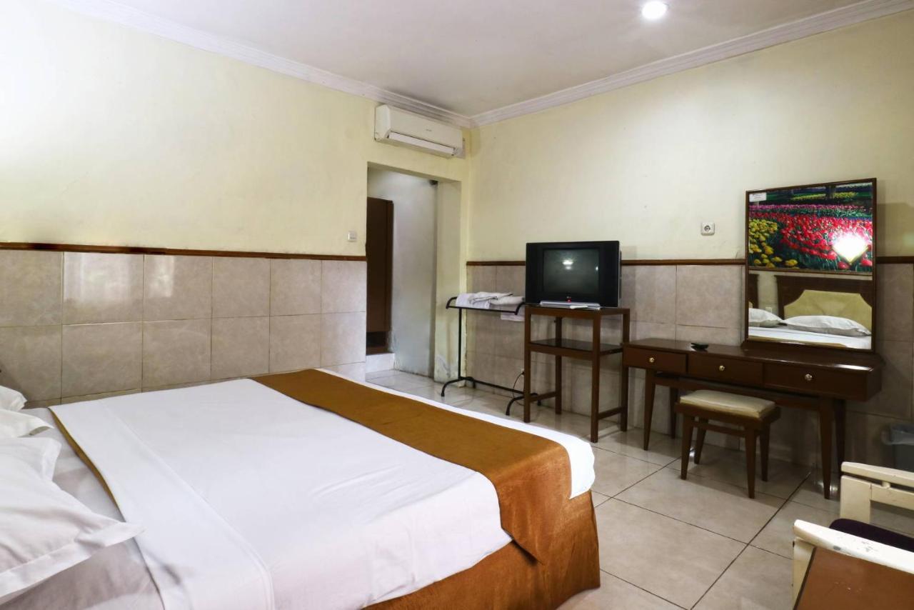 Hotel Tanjung Сурабая Экстерьер фото