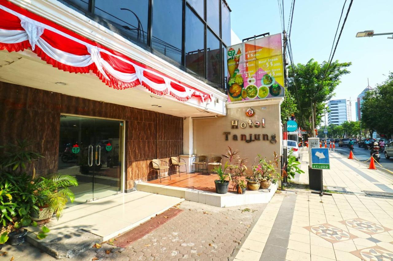 Hotel Tanjung Сурабая Экстерьер фото